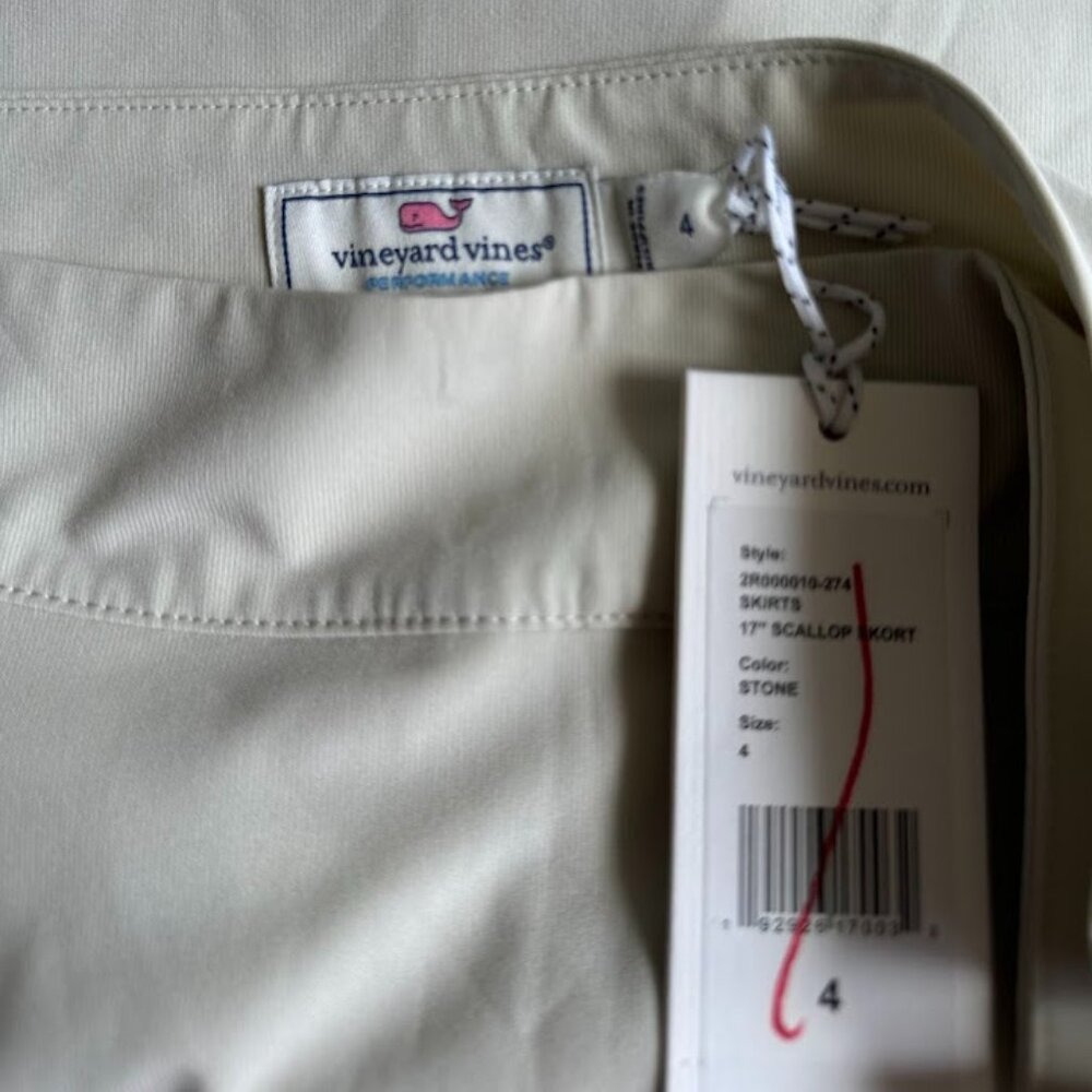 Vineyard Vines Performance 17" scallop skort